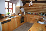 srubová kuchyň z modřínového dřeva